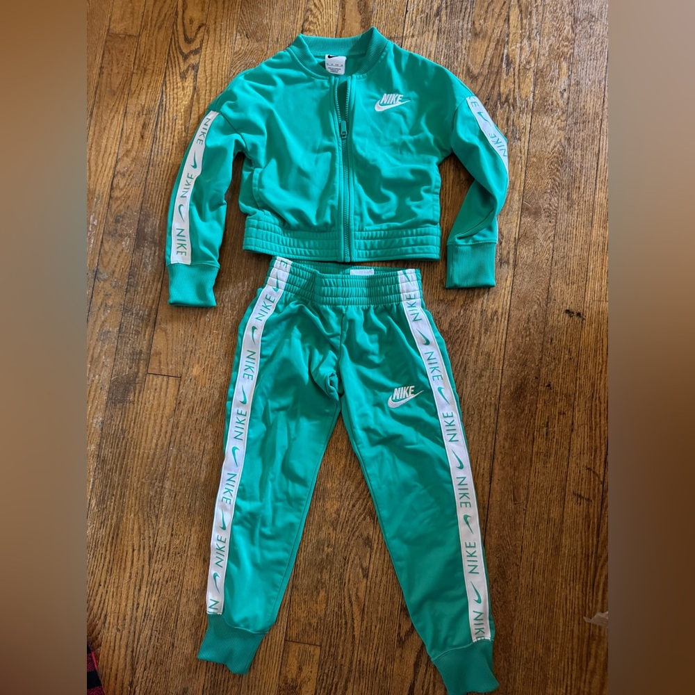 Nike Sweats suit